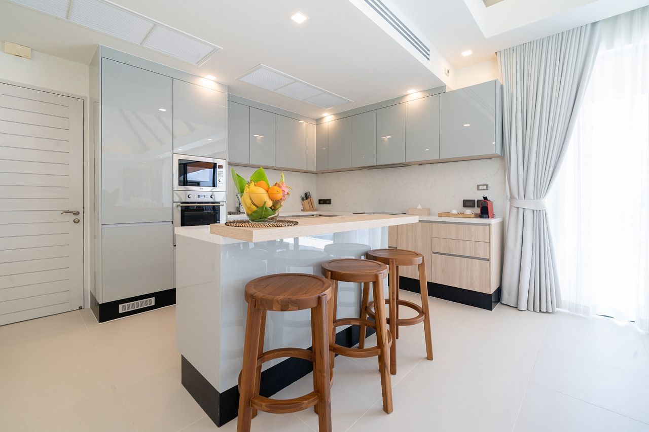 Kitchen breakfast bar with teak counter stools