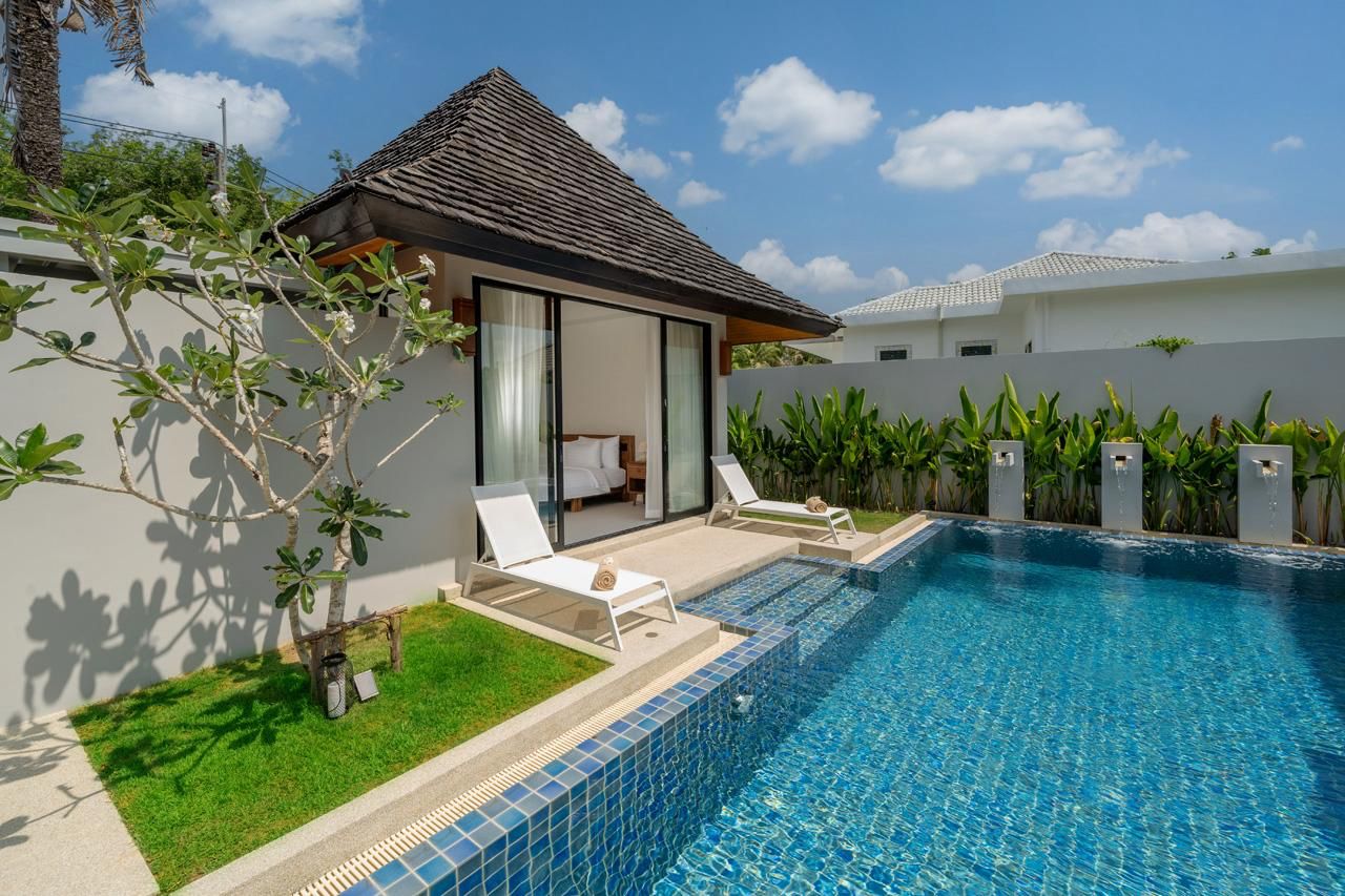 Pool terrace with bedroom pavilion, sun loungers and tropical garden