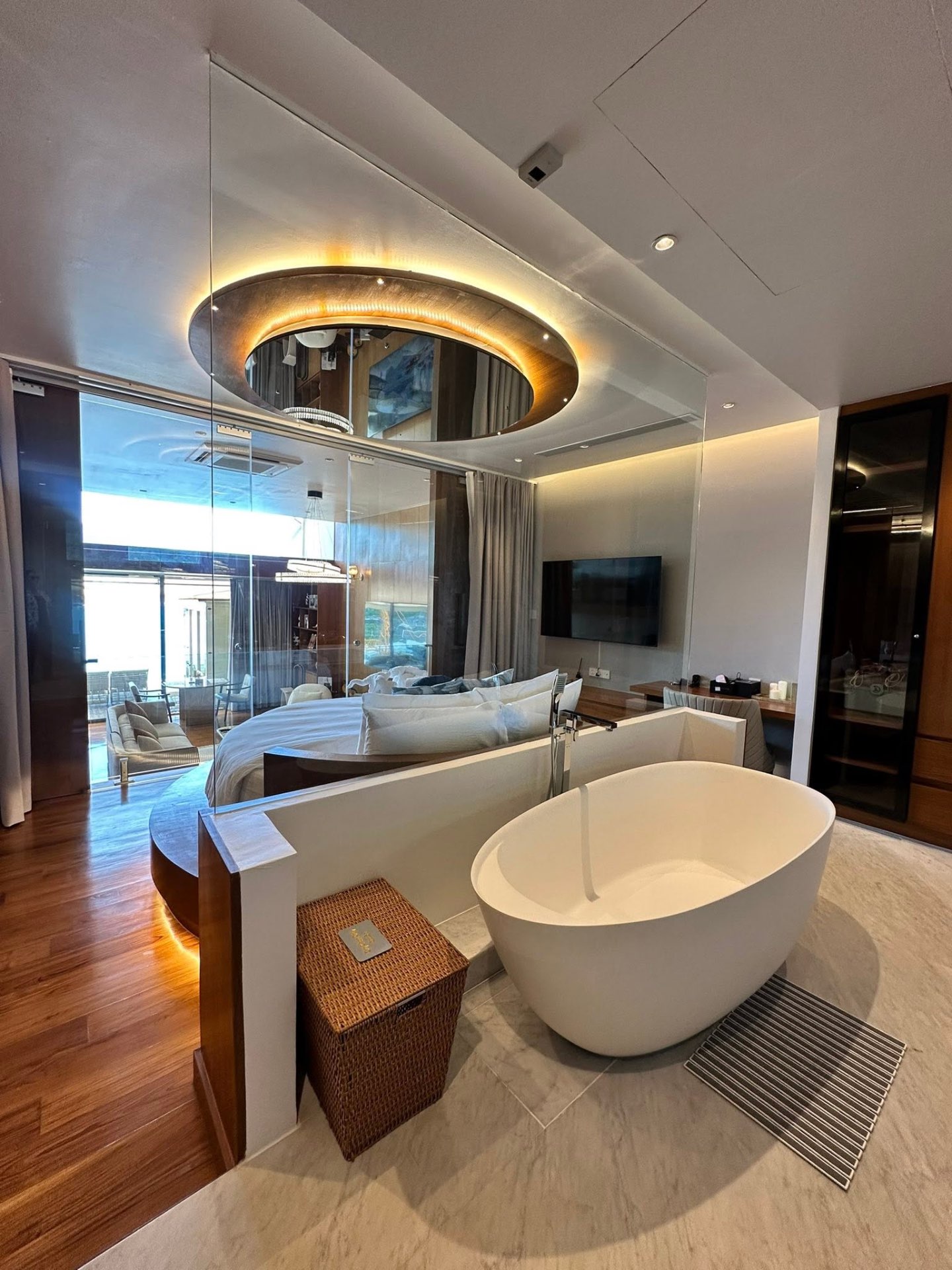 Master suite with freestanding bathtub and sea-view bedroom