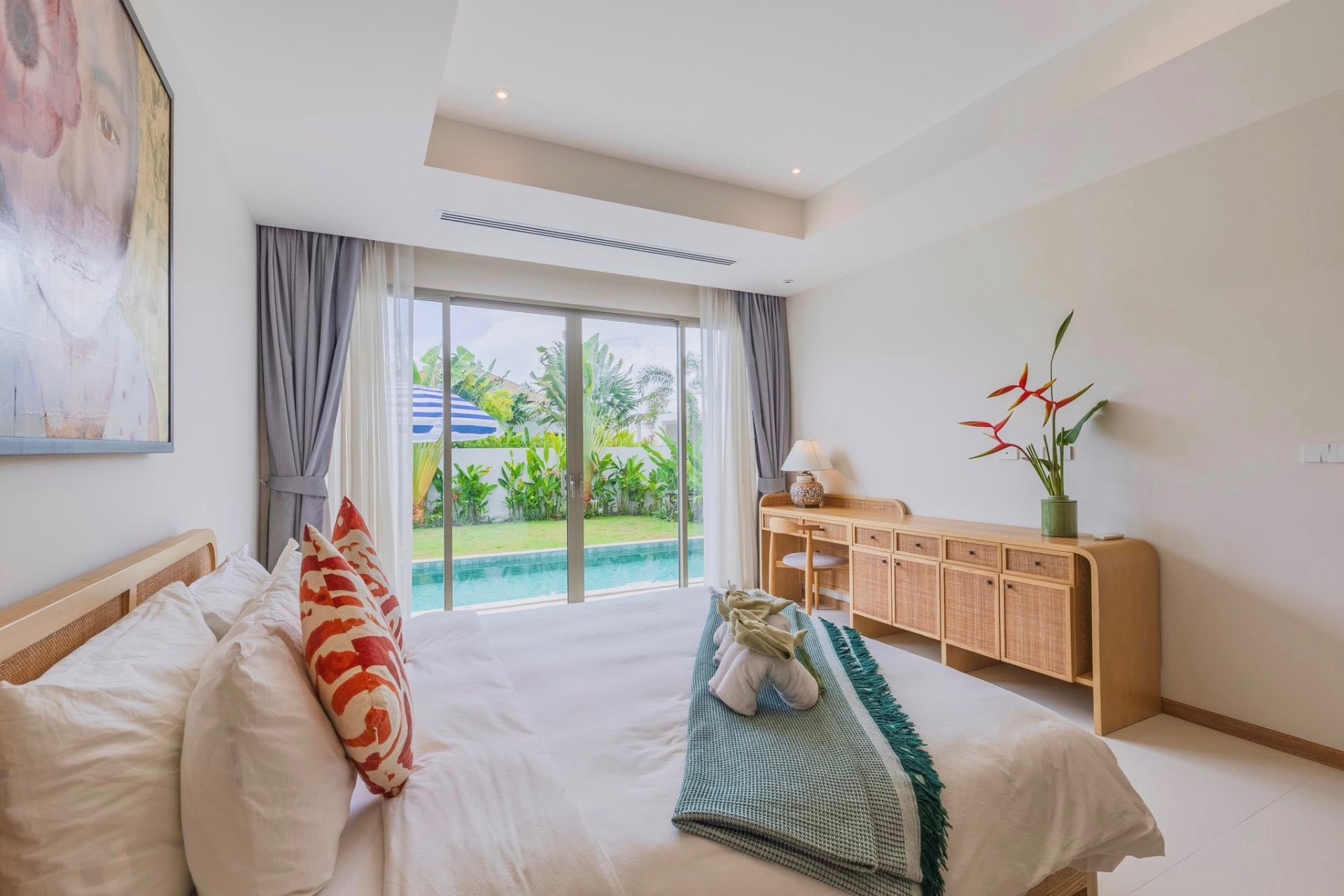 Guest bedroom with pool view and en-suite access