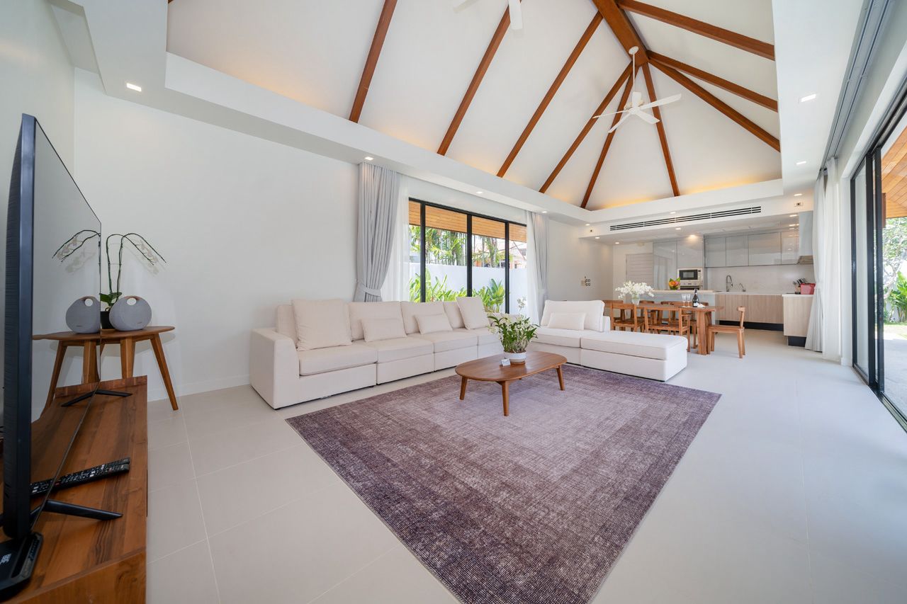 Open-plan living and dining area with vaulted ceiling and kitchen