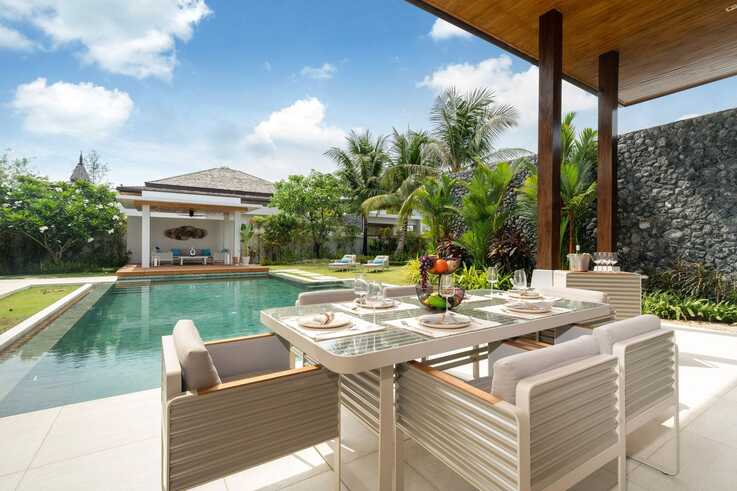 Outdoor dining terrace