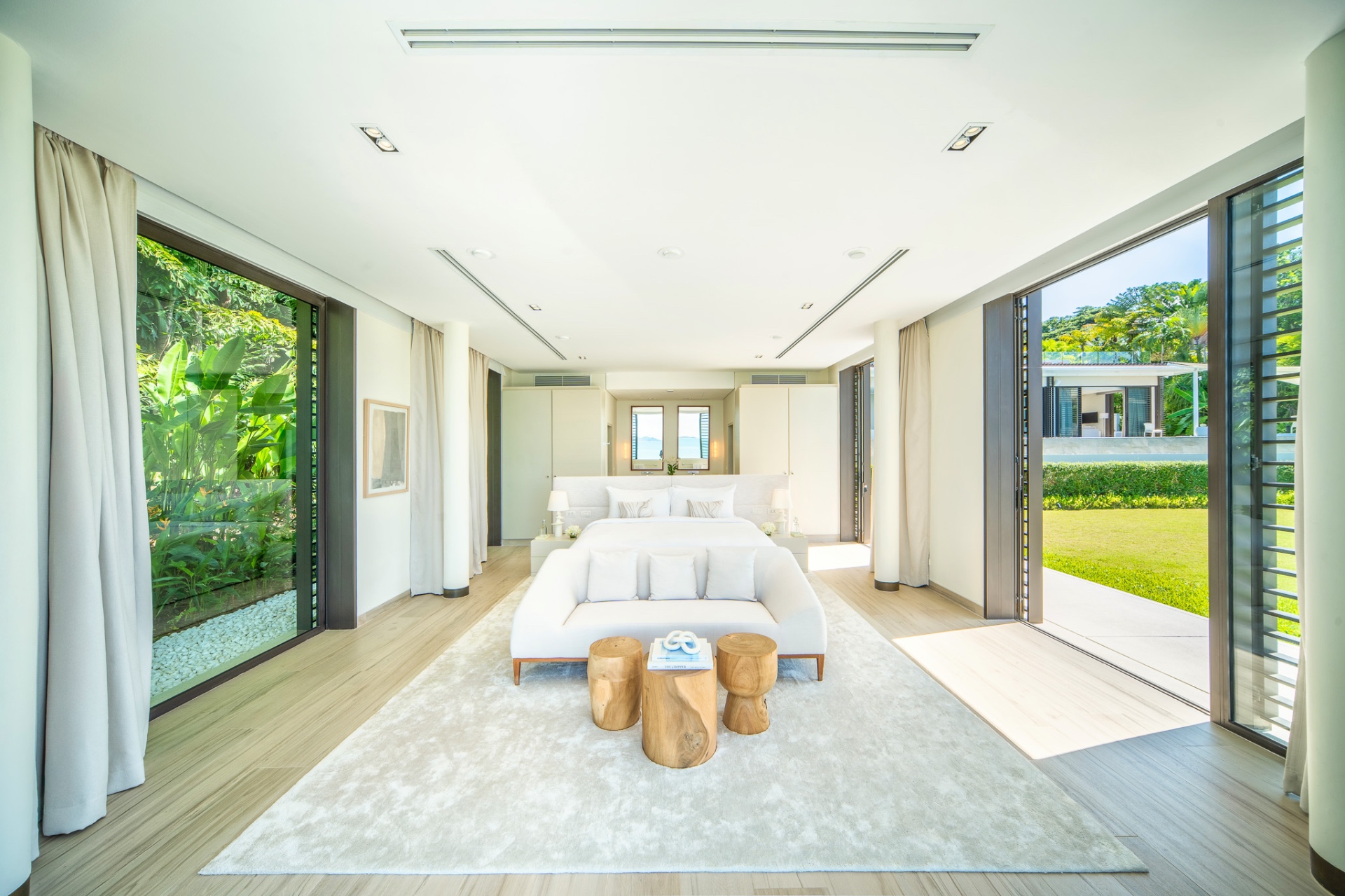 Guest bedroom with tropical garden outlook