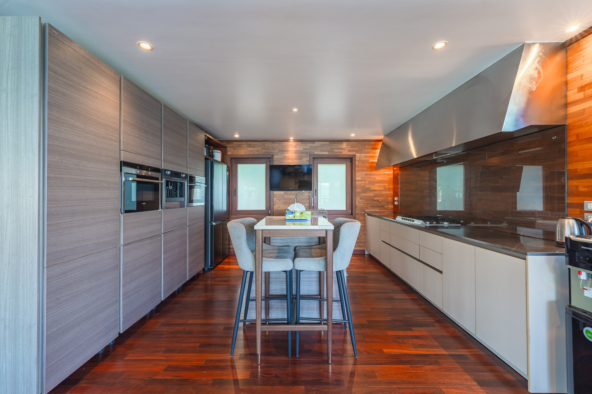 Modern kitchen with island and breakfast bar