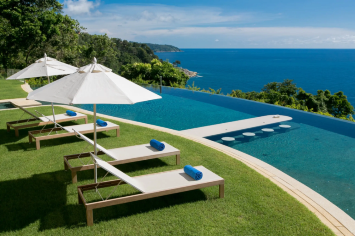 Ocean-facing sunbeds by the infinity pool