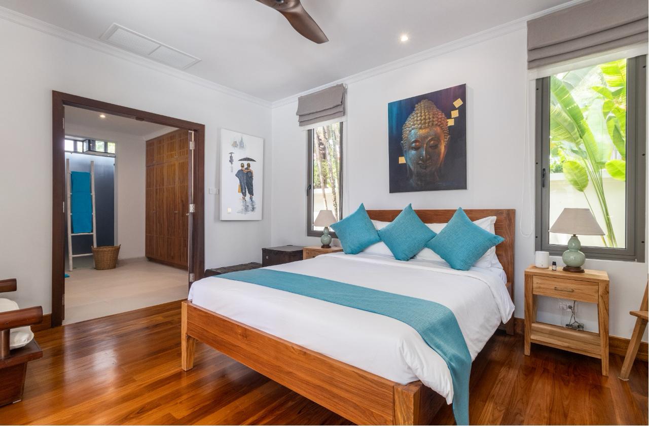 Guest suite with Buddha artwork and garden view