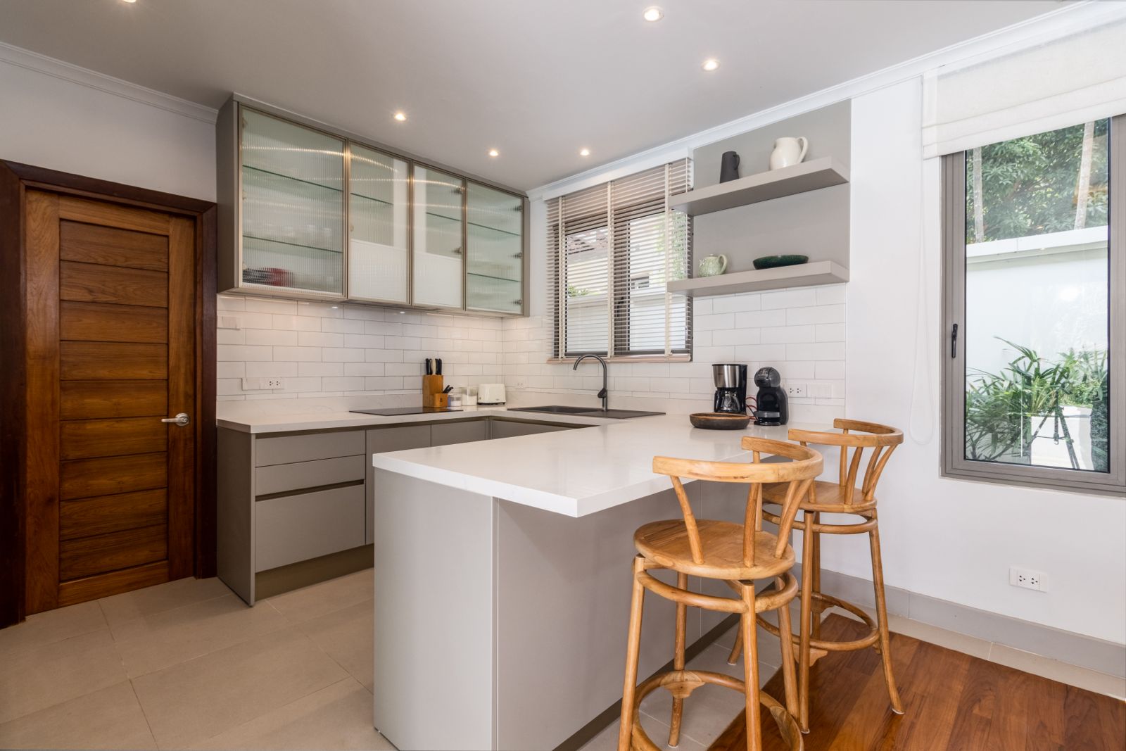 Modern kitchen with island and breakfast bar