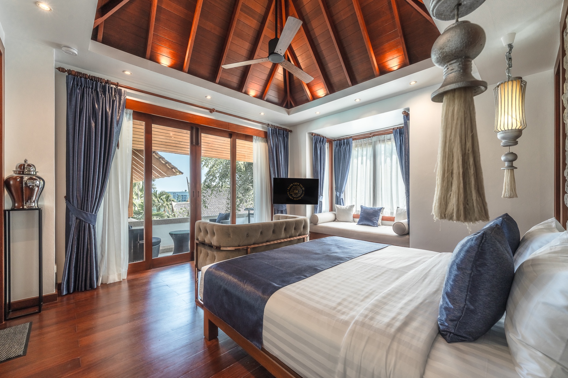 Panoramic suite with window seat and balcony access